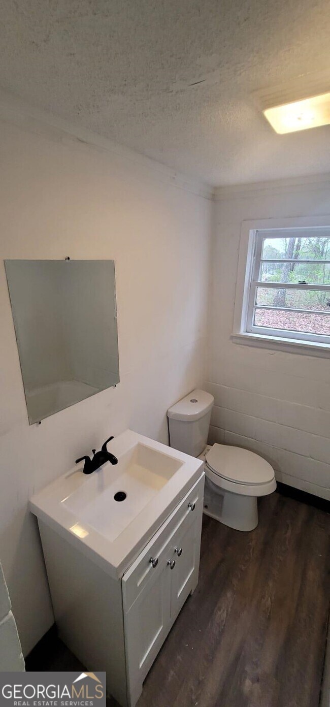 Building Photo - 122 Molette St