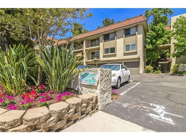 Building Photo - 7865 Golfcrest Dr