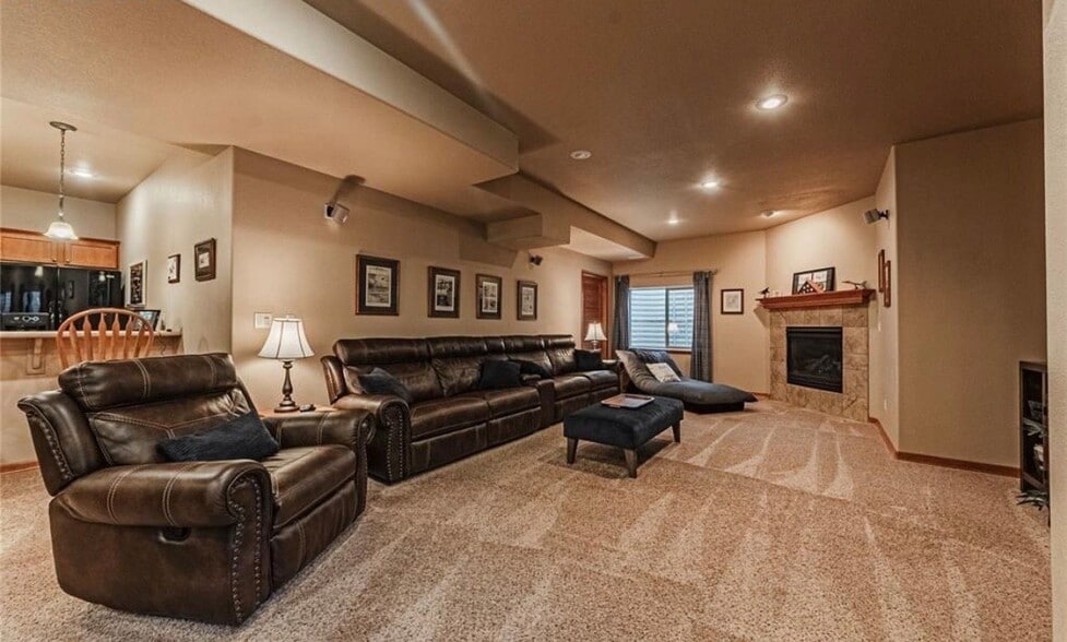 Building Photo - 1630 Oakmont Dr