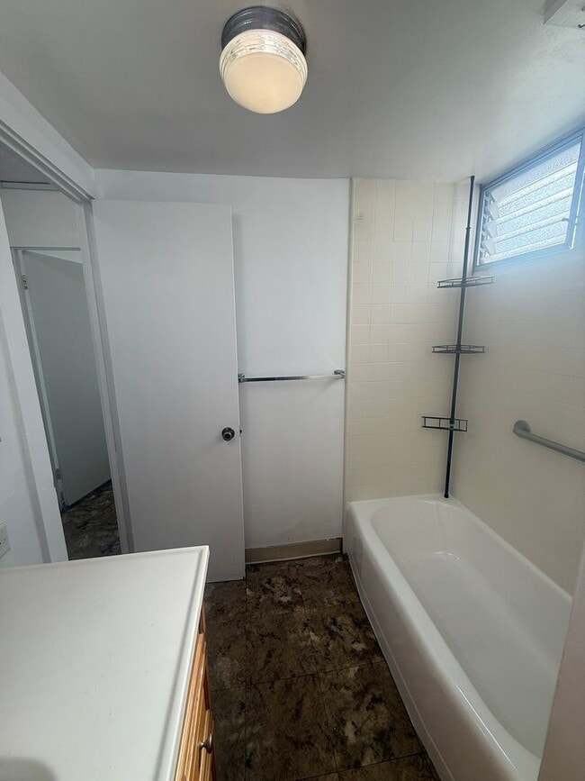 Building Photo - Near Waikiki Beach. Window AC. Near Public Transportation