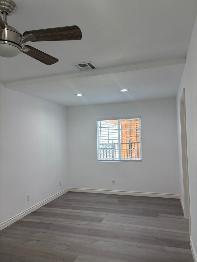 Building Photo - 849 Diamond St