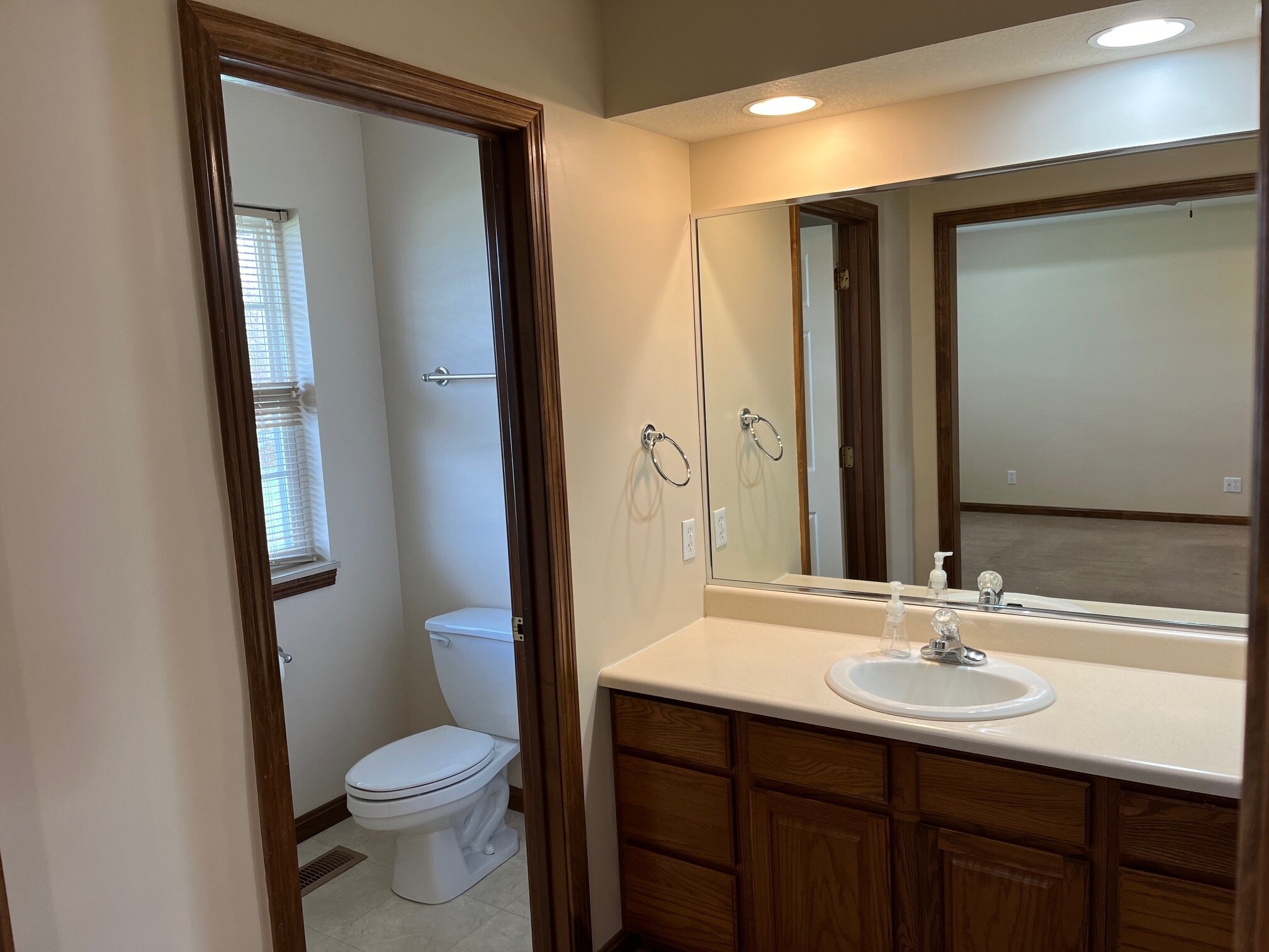 Master Bathroom - 2928 E Buckskin Dr