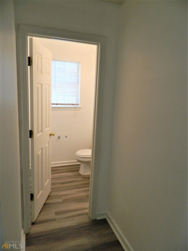 Building Photo - 20 Chantilly Pl
