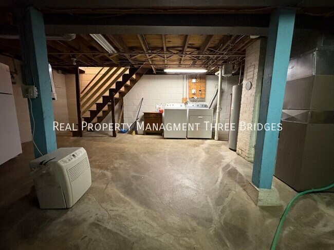Building Photo - 10335 Lackland Rd