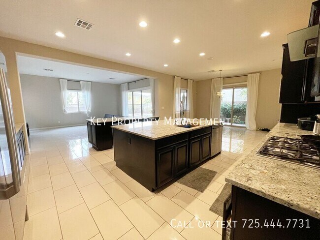 Building Photo - SPACIOUS AND UPGRADED 4 BEDROOM HOME NEAR ...