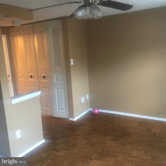Building Photo - 8424 Lazy Creek Ct