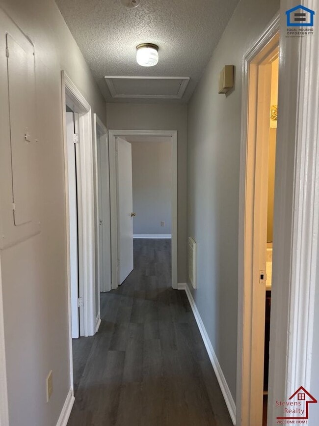 Building Photo - 1702 Olive St