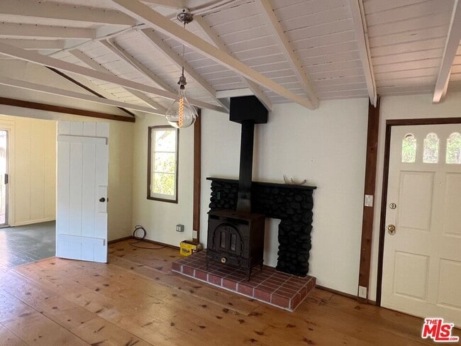 Building Photo - 764 Old Topanga Canyon Rd