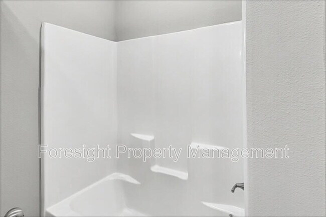 Building Photo - 2902 Orchid Dr
