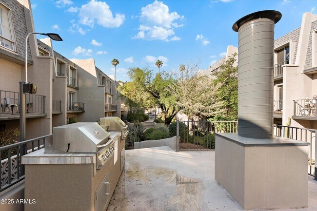 Building Photo - 1018 E Osborn Rd