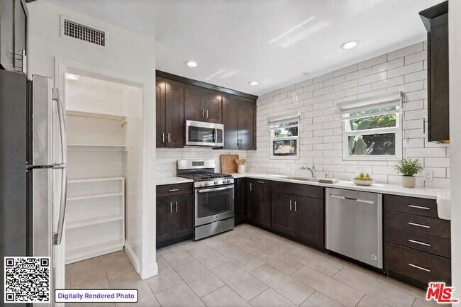 Building Photo - 5245 S San Vicente Blvd