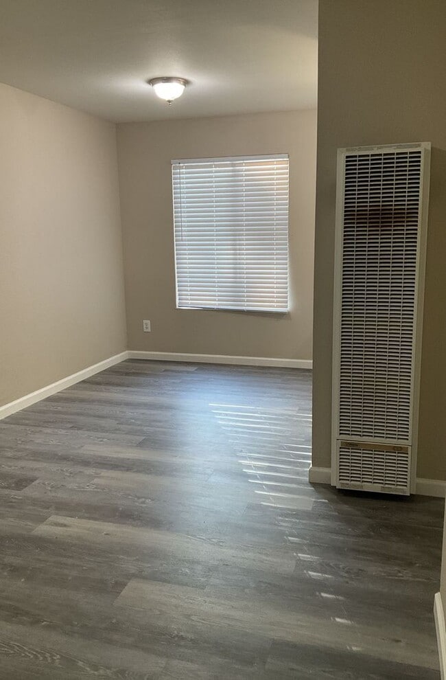 Building Photo - Stunning Remodeled Treat Boulevard unit! A must see 1-bedroom unit with private parking and pool!