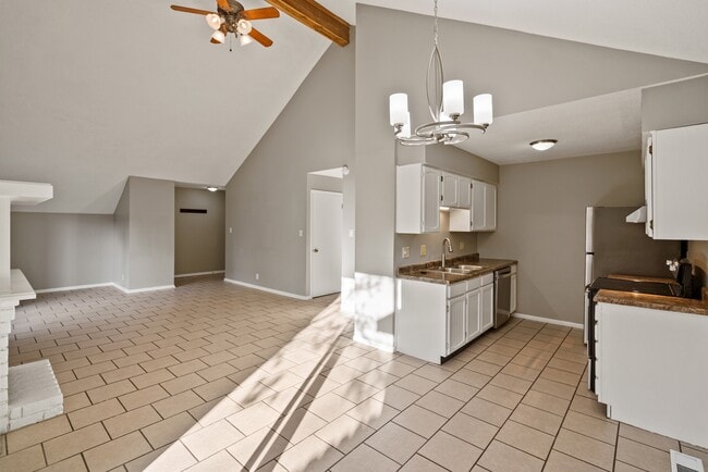 Building Photo - 4521 SW 33rd Terrace