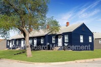 Building Photo - 830 Sylvan Ln