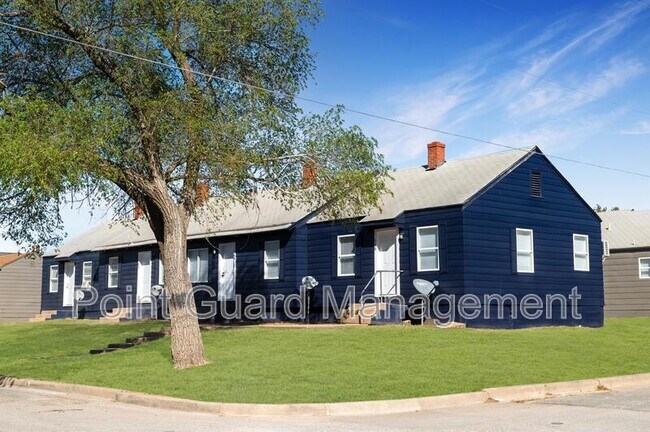 Primary Photo - 825 S Beverly St