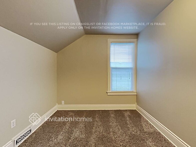 Building Photo - 2716 S 14th St