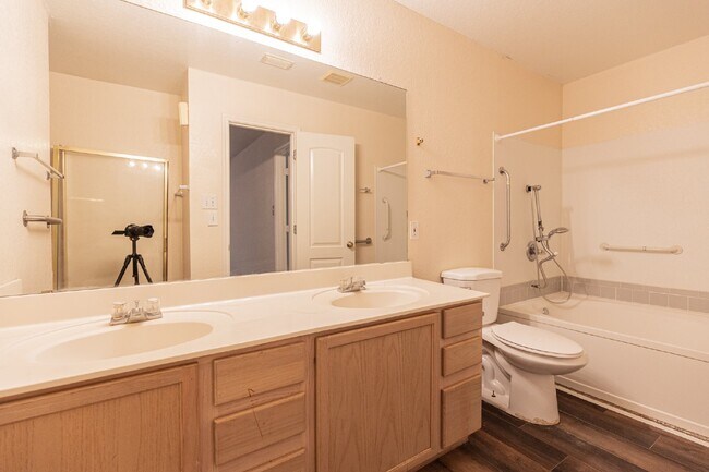 Building Photo - 7910 Lattimer Pond