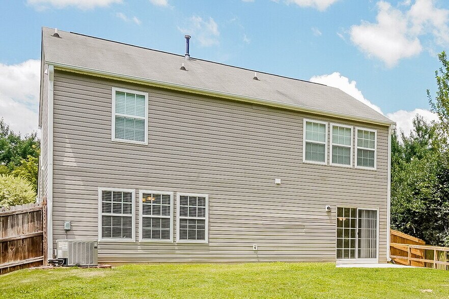 Building Photo - 3323 Marshlane Way