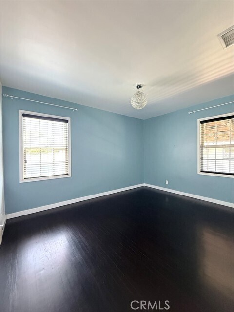 Building Photo - 527 N San Antonio Ave