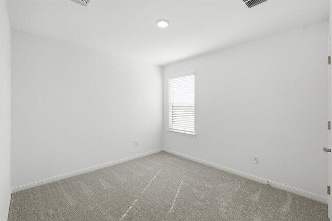 Building Photo - 413 Doodle Ln