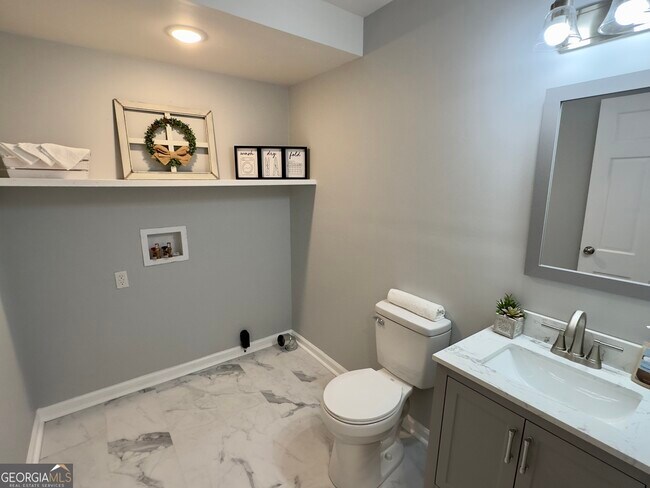 Building Photo - 6 Westlyn Dr