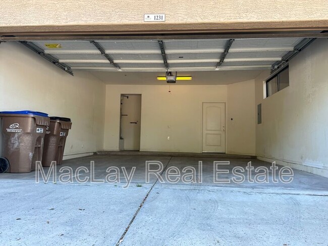 Building Photo - 705 W Queen Creek Rd