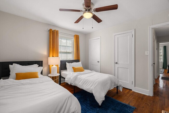 Building Photo - 1707 1st Terrace