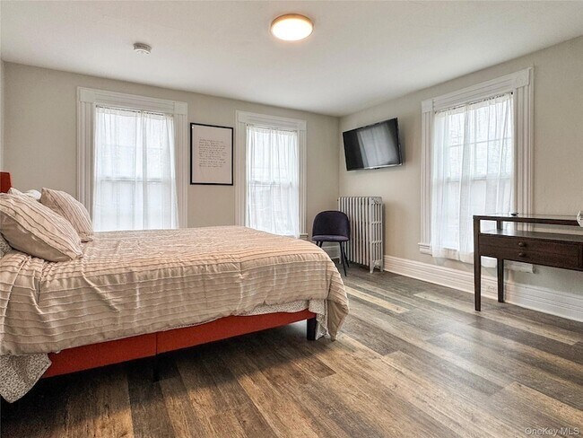 Building Photo - 453 Montauk Hwy