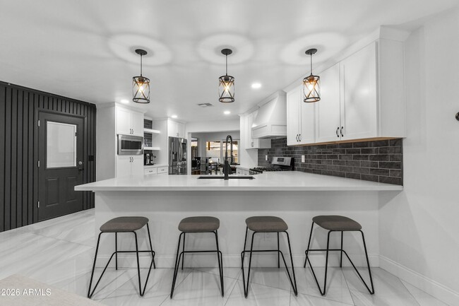 Building Photo - 3938 E Cheery Lynn Rd