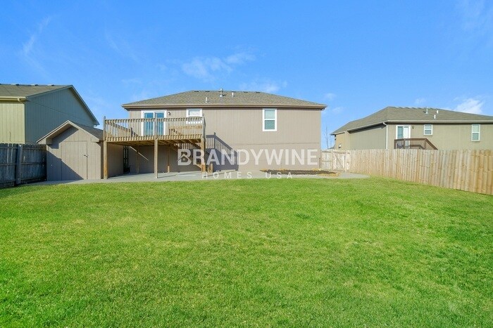 Building Photo - 1607 NW High View Dr