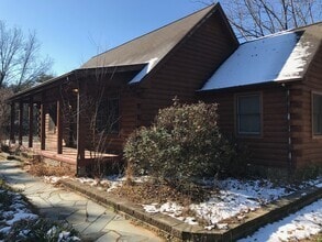 Building Photo - 414 Hoover Rd