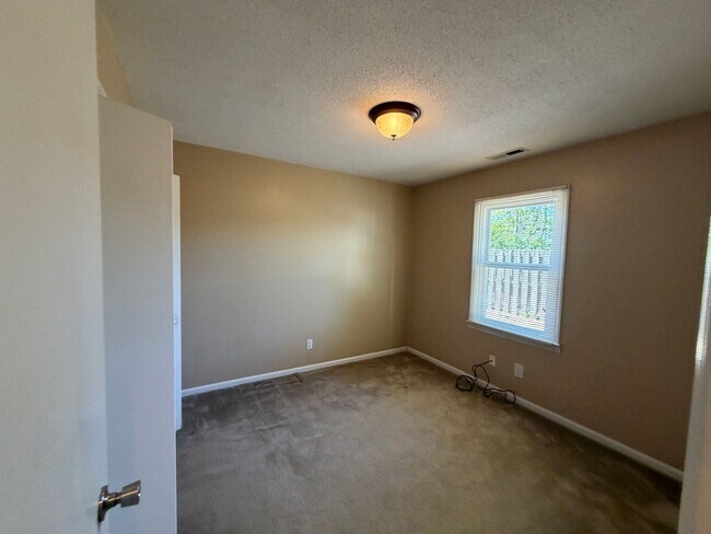 Building Photo - Coming soon! Property, being updated, 1 mile to shops, central Wilmington 3 BEDROOMS!