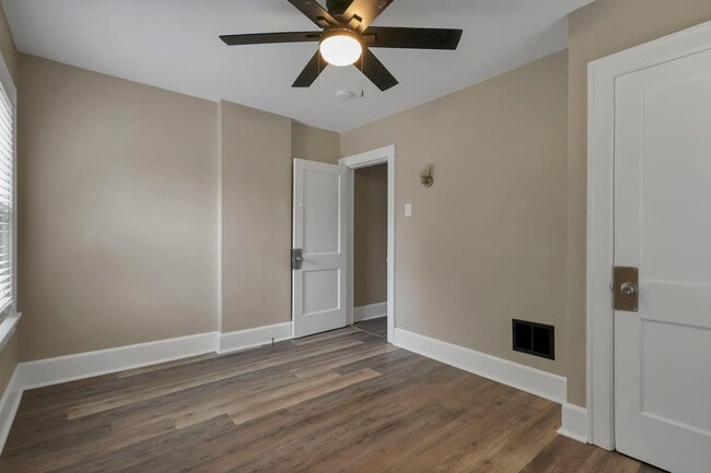 Building Photo - 618-620 Lilley Ave