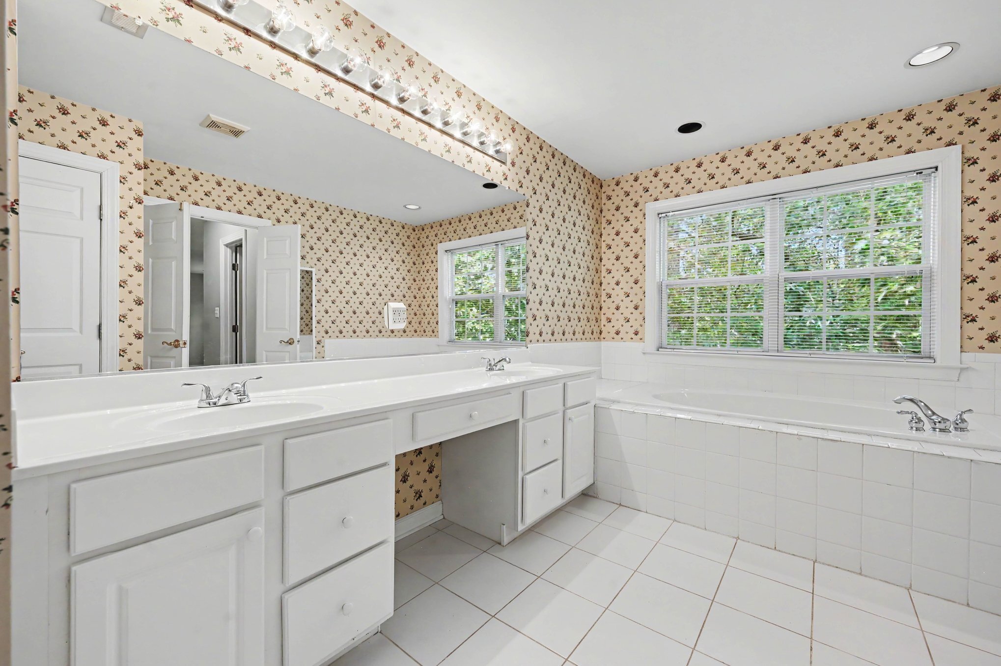 Building Photo - 1203 Fairfax Woods Dr