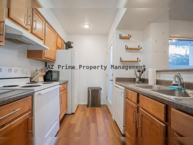 Building Photo - 5135 N 10th St