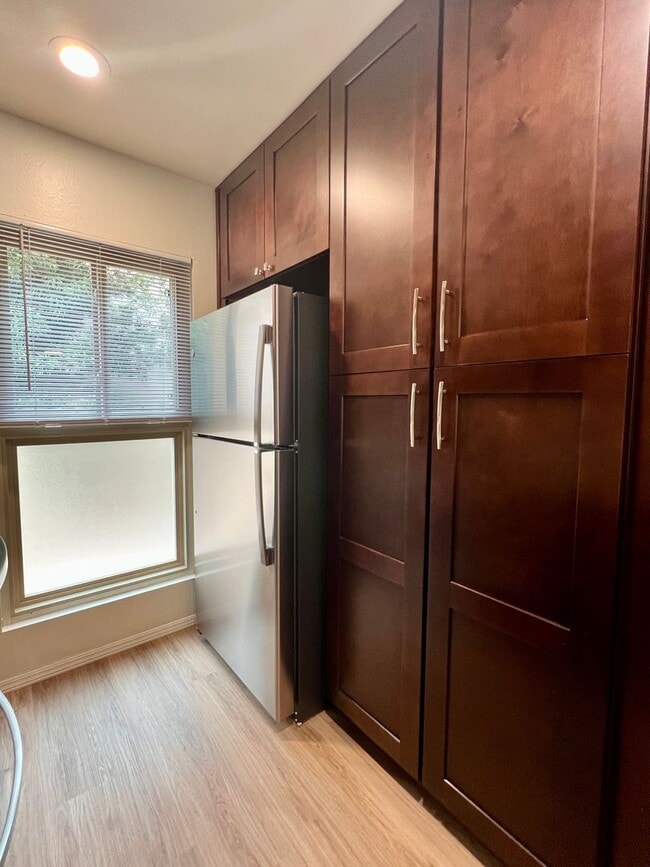 Building Photo - Beautiful Two Story 2Bd 1.5Ba Townhouse Ne...