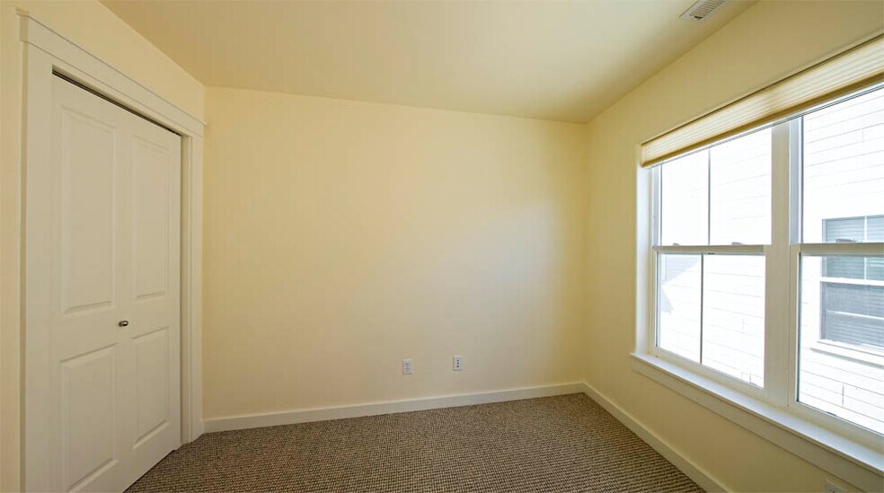 Building Photo - 3892 Equestrian Ln