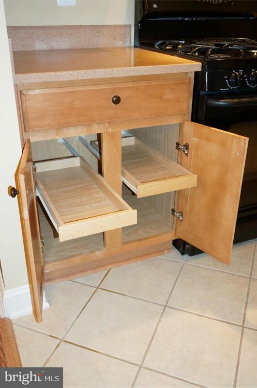 Building Photo - 5801 Clipper Ln