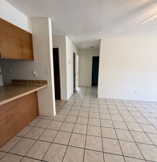 Building Photo - 513 Landview Dr