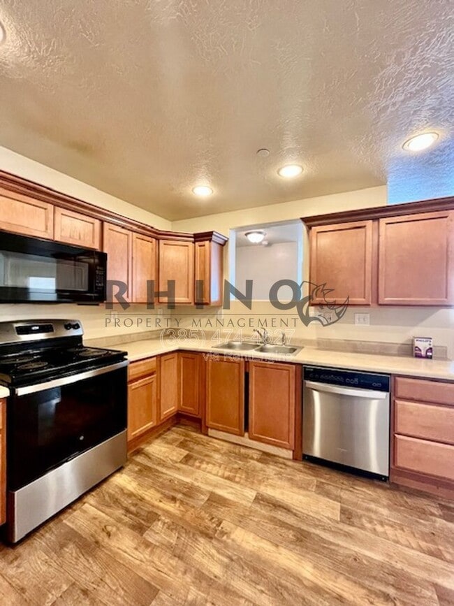 Building Photo - 6941 Village River Ln