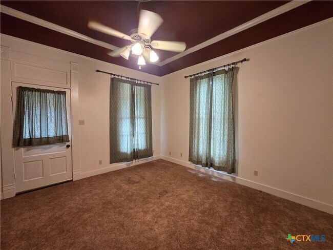 Building Photo - 294 Tolle St
