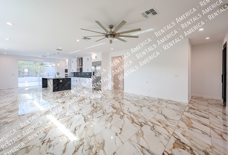 Building Photo - 347 E La Mirada Dr