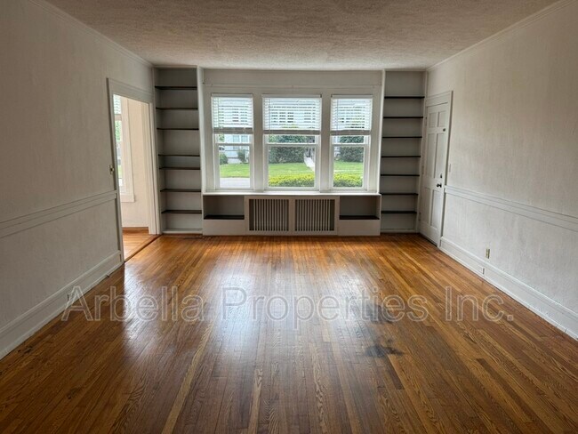 Building Photo - 703 E Unaka Ave