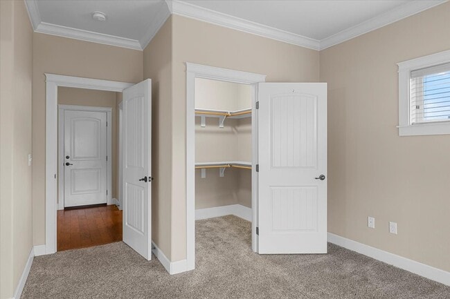 Building Photo - 4375 Vista Pointe Dr