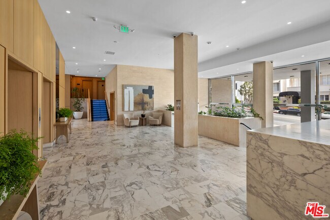 Building Photo - 999 N Doheny Dr