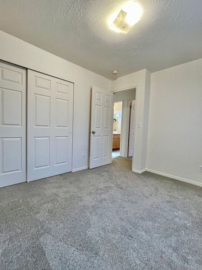 Building Photo - 1516 4000 W