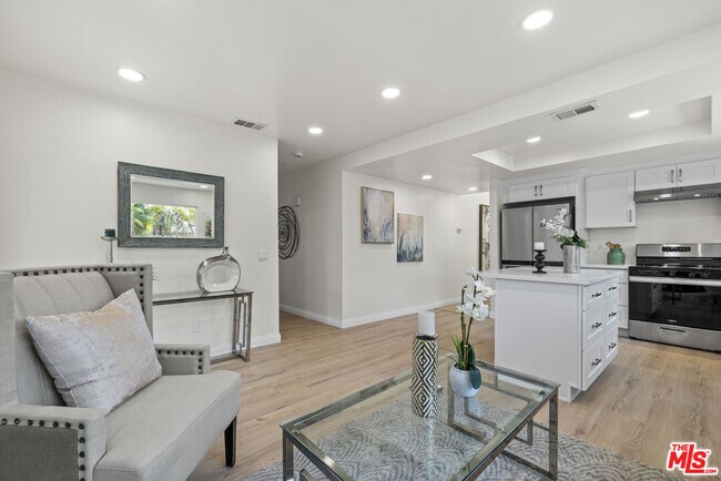 Building Photo - 13 Pepper Ct