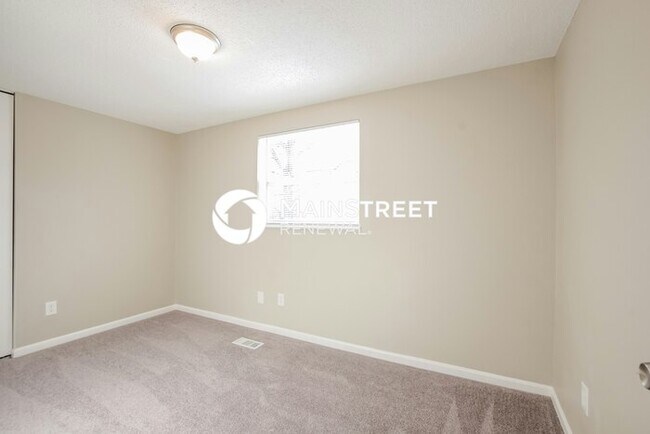 Building Photo - 4 Bedroom Pet-Friendly Home in Charlotte, NC with Main Street Renewal