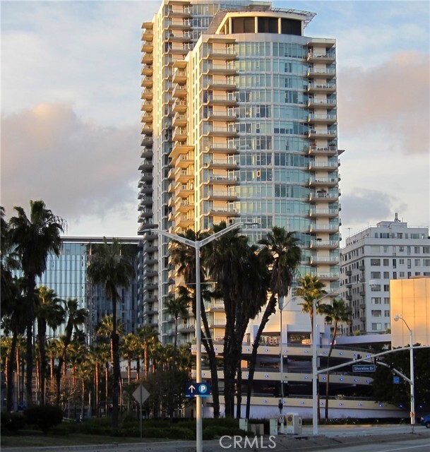 Building Photo - 411 W Seaside Way