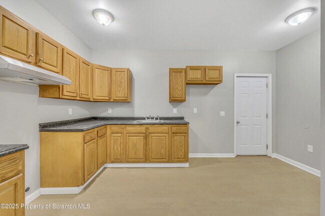 Building Photo - 108 E Market St